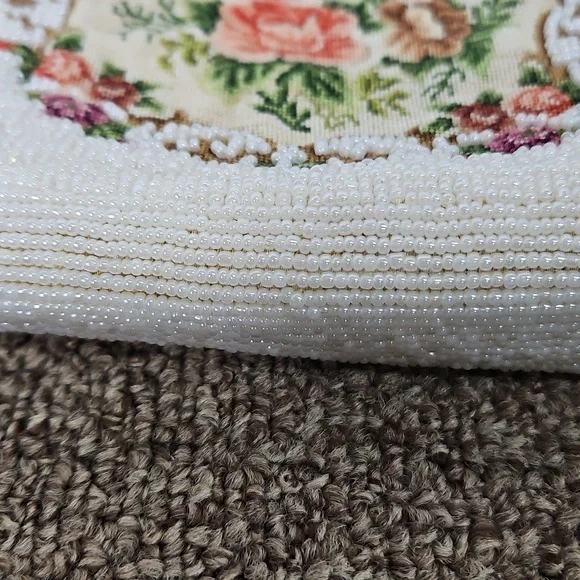 Vintage Needlepoint Petit Point Tapestry Framed Kiss-lock Beaded White Bag 7x9 - Picture 4 of 8